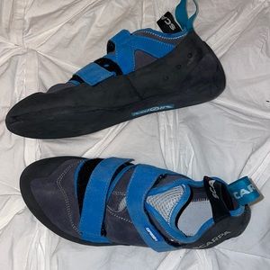 Scarpa climbing shoes size men 9 women 10